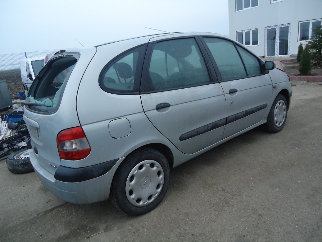 Dezmembrez Renault Scenic 2003 Benzina Monovolum - 01 ...