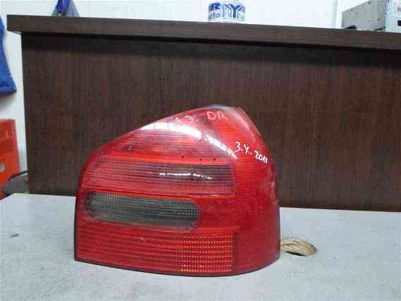 LAMPA DREAPTA SPATE Audi A3 2002 - Poza 1