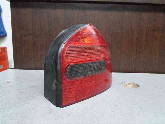 LAMPA DREAPTA SPATE Audi A3 2002 - Poza 2