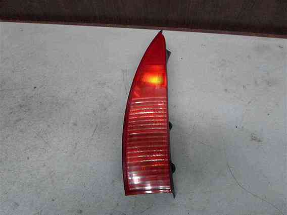 LAMPA DREAPTA SPATE Citroen C5 2004 - Poza 1